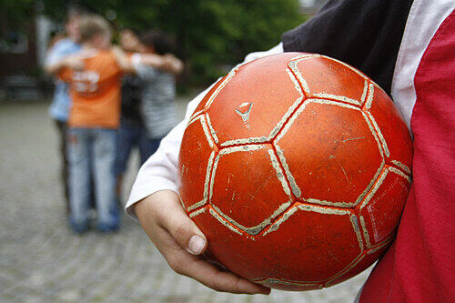 Sport ist wichtig. Damit arme Kinder nicht außen vor bleiben, handelt das Sozialamt derzeit mit Vereinen Beitragssenkungen aus.