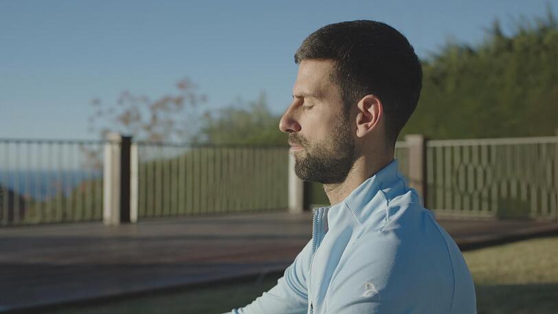 Vor 18 Jahren gewann Novak Djokovic erstmals einen Grand-Slam-Titel. Bis heute gehört der 39-Jährige zur Tenniselite. Der Dokumentarfilm "Novak Djokovic: Der Wolf im Winter" zeichnet nun eine außergewöhnliche Karriere nach - auf und neben dem Court. Vor 18 Jahren gewann Novak Djokovic erstmals einen Grand-Slam-Titel. Bis heute gehört der 39-Jährige zur Tenniselite. Der Dokumentarfilm "Novak Djokovic: Der Wolf im Winter" zeichnet nun eine außergewöhnliche Karriere nach - auf und neben dem Court.