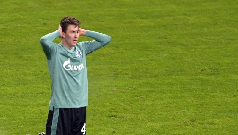 Schalkes Matthew Hoppe ärgert sich über eine vergebene Chance. Schalke bleibt nunmehr seit 30 Bundesligaspielen sieglos. Schalkes Matthew Hoppe ärgert sich über eine vergebene Chance. Schalke bleibt nunmehr seit 30 Bundesligaspielen sieglos.