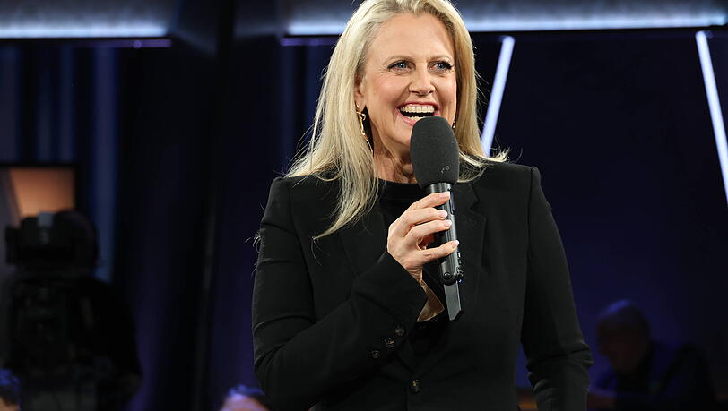 Barbara Schöneberger wird die ORF-Sendung "Wir sind Song Contest" moderieren. Barbara Schöneberger wird die ORF-Sendung "Wir sind Song Contest" moderieren.