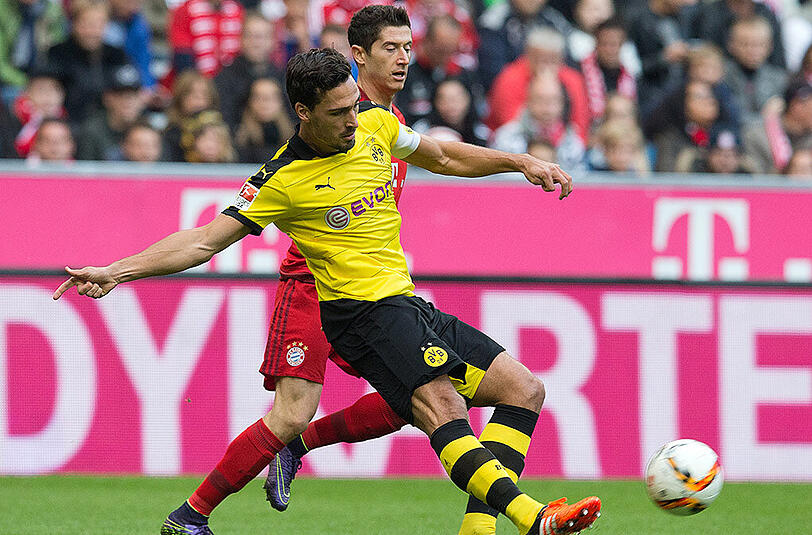 Zweikampf zwischen Ex-Kollegen: Mats Hummels (vorne) und Robert Lewandowski.