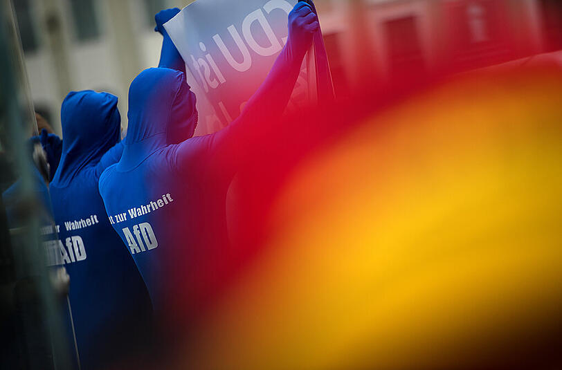 Ganz in Blau: Protest von AfD-Anhängern.