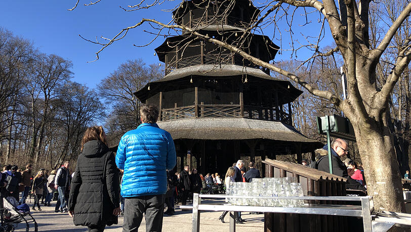 Hat am Wochenende auch schon geöffnet: Der Biergarten am Chinesischen Turm. Hat am Wochenende auch schon geöffnet: Der Biergarten am Chinesischen Turm.