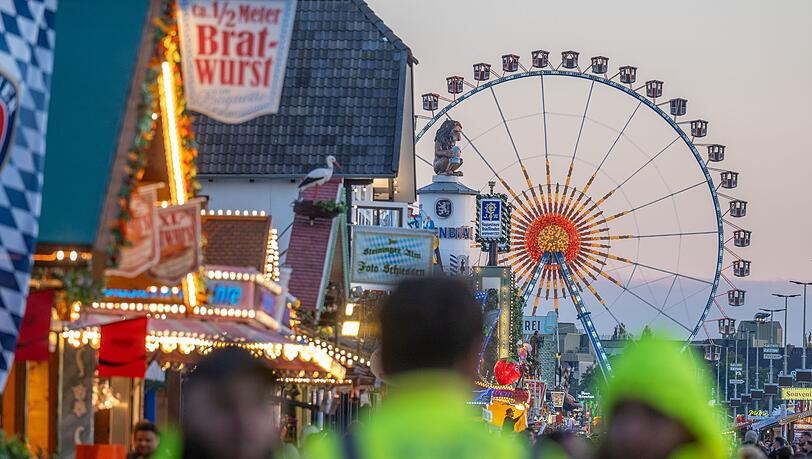 Nach einer Bombendrohung wurde am Mittwoch das Oktoberfest gesperrt. Am Abend startete dann der Festbetrieb.