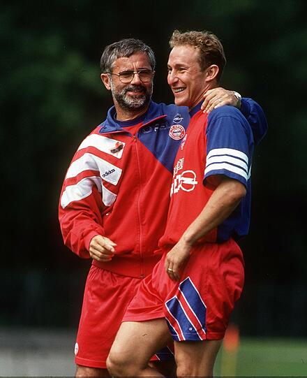 Weltklasse Stürmer unter sich: Gerd Müller mit Jean-Pierre Papin 1994.