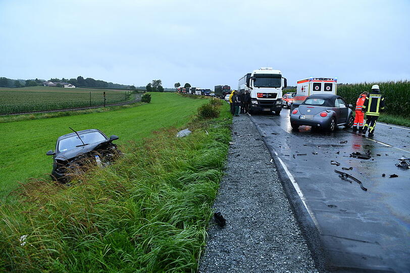 Schwerer Verkehrsunfall auf der B304 nahe Traunreut