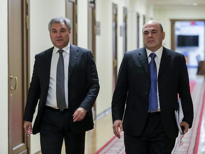 Wjatscheslaw Wolodin (l.), Vorsitzender des russischen Parlaments, und der neue Ministerpräsident Michail Mischustin in der Staatsduma.