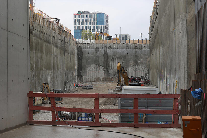 Bevor die neuen Haltestellen Marienhof und Hauptbahnhof fertig sind, geht es hier nicht weiter.