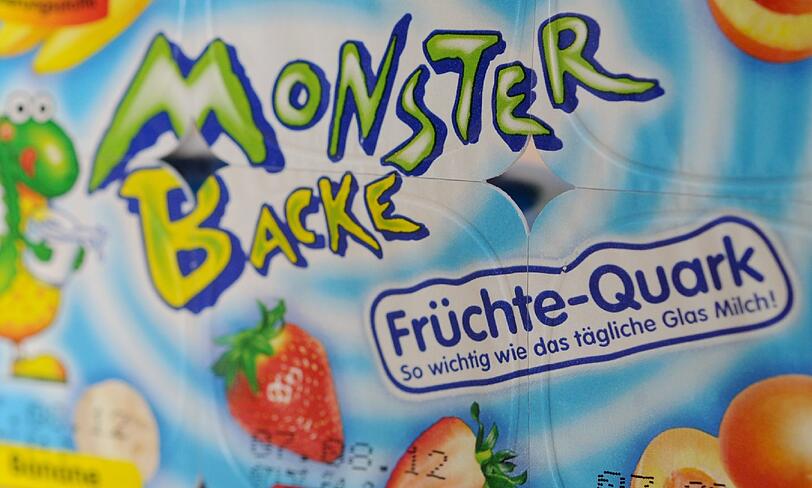 So ein Quark, mag sich der Kunde denken, denn tatsächlich geht es ja um Quark &ndash; Fruchtquark, genau genommen. Der Kinder-Snack &bdquo;Monsterbacke&ldquo; des Allgäuer Joghurtherstellers Ehrmann schaffte es gestern bis vor den Europäischen Gerichtshof. Dort mussten sich die Richter mit der Frage befassen, ob der Werbe-Zusatz &bdquo;so wichtig wie das tägliche Glas Milch&ldquo; nicht nur einfach Käse, sondern irreführend ist.