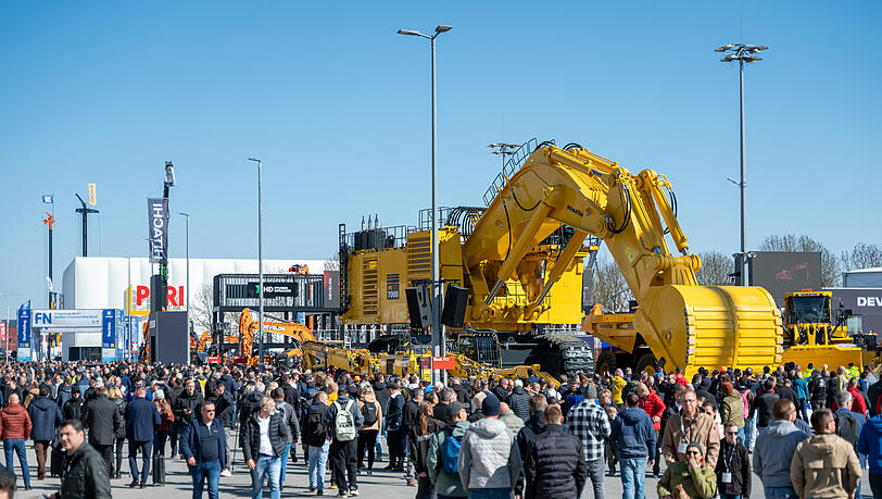 Mehr als 600.000 Menschen besuchten 2025 die bauma, die Weltleitmesse f&uuml;r Baumaschinen.