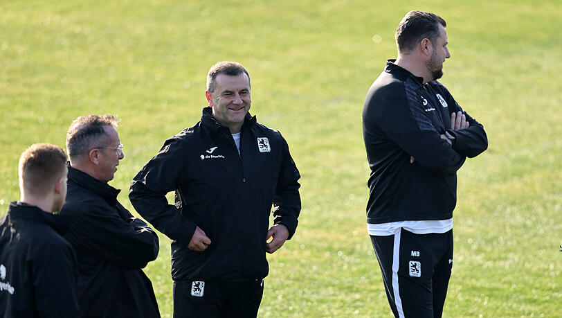 Anti-Werner-bei-1860-Warum-Manfred-Paula-im-Trainingsanzug-am-Spielfeldrand-steht