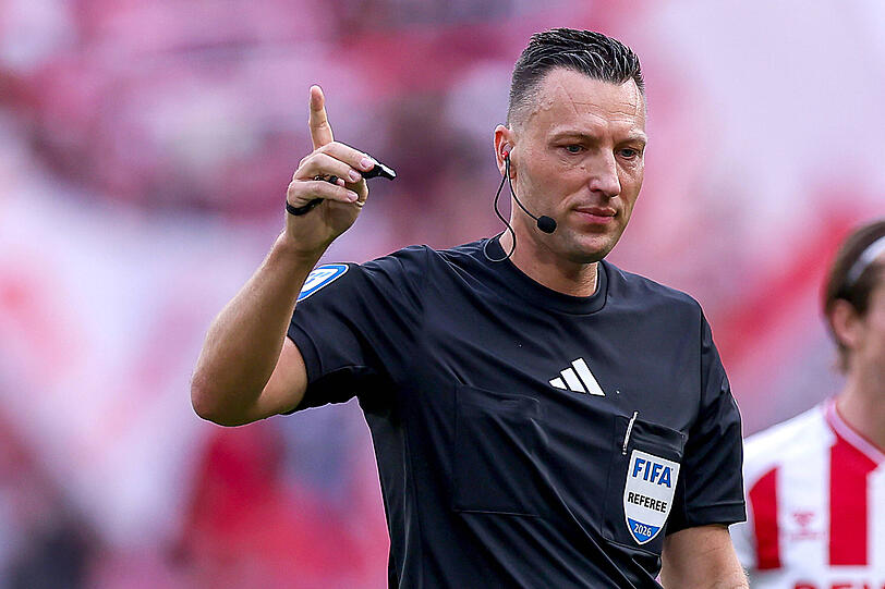 Schiedsrichter Sven Jablonski wird das DFB-Pokal-Finale leiten. Schiedsrichter Sven Jablonski wird das DFB-Pokal-Finale leiten.