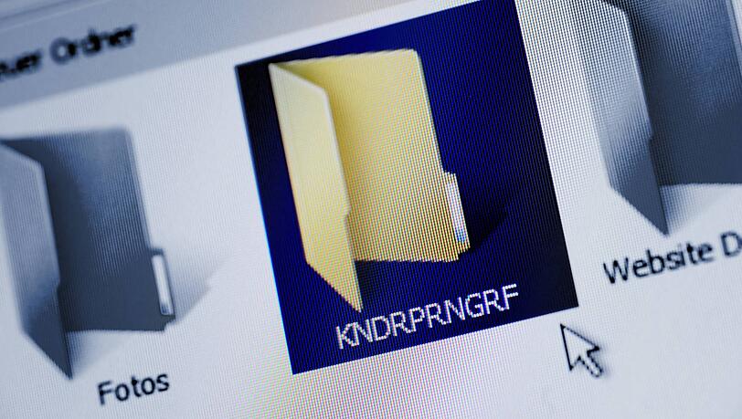 Bei den polizeilichen Maßnahmen wurden weitere elektronische Speichermedien sichergestellt. (Symbolbild) Bei den polizeilichen Maßnahmen wurden weitere elektronische Speichermedien sichergestellt. (Symbolbild)