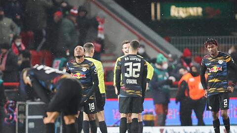 Enttäuschte Leipziger: Die RB-Profis nach der Niederlage bei Union Berlin.