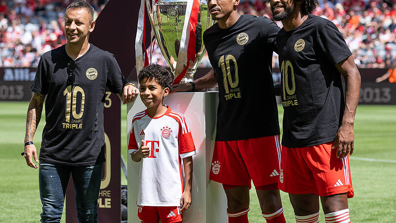 Wiedersehen der Triple-Helden: Rafinha, Luiz Gustavo und Dante. Wiedersehen der Triple-Helden: Rafinha, Luiz Gustavo und Dante.