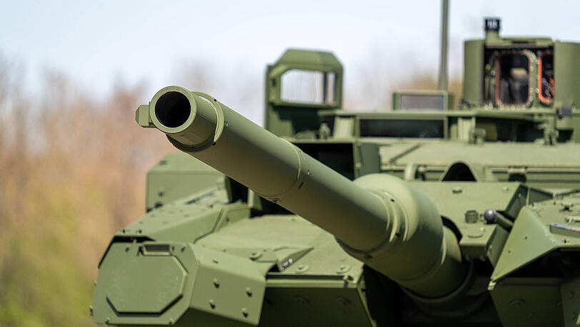 Der Rüstungskonzern KNDS will sein Werk in Allach erweitern. Dort stellt er Panzer her. Der Rüstungskonzern KNDS will sein Werk in Allach erweitern. Dort stellt er Panzer her.
