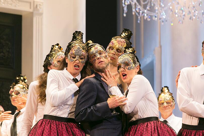 Don Giovanni feiert.