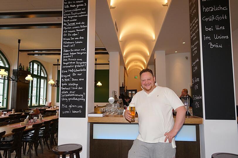 Weiße Wände, helle Tischplatten und eine große Theke im Gastraum: Der neue Wirt Igor Divjak hat den Unionsbräu aufgemöbelt.