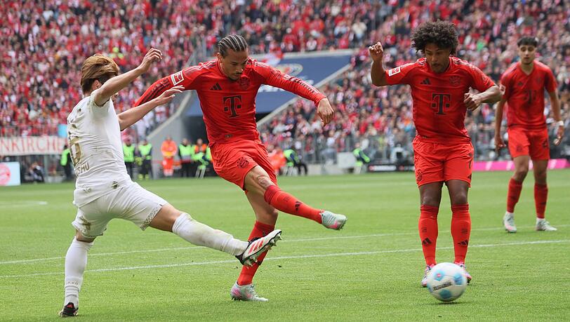 Er hat ein lukratives Angebot von Galatasaray vorliegen: Bayern-Star Leroy Sané (M.).