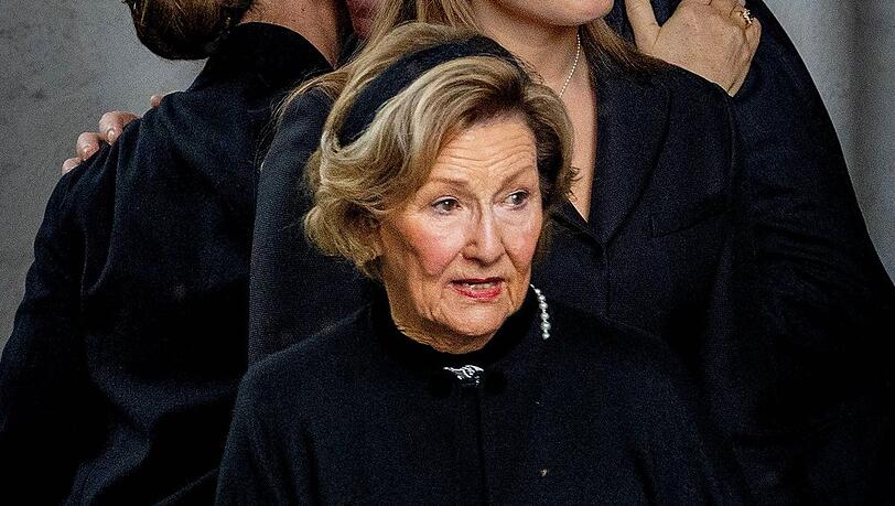 K&ouml;nigin Sonja hat nach dem Tod ihres Ehemannes ihre Arbeit wieder aufgenommen.