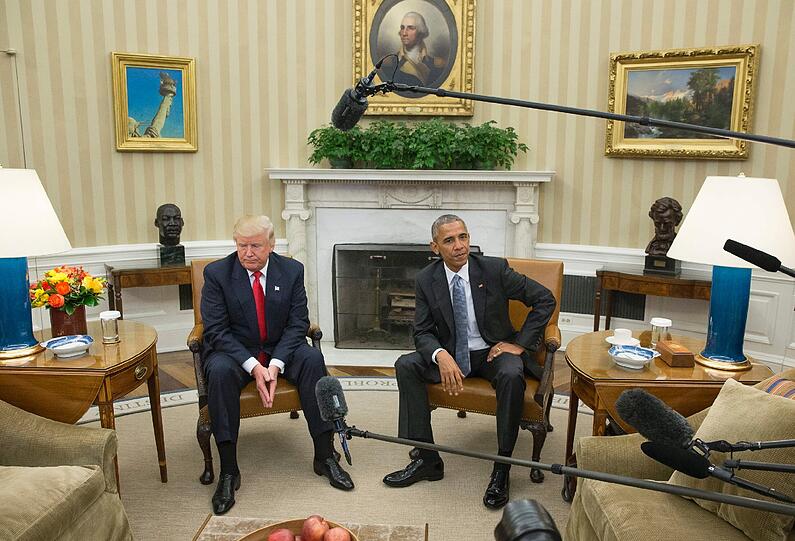 Barack Obama hat den zukünftigen Präsidenten Donald Trump im Oval Office empfangen.