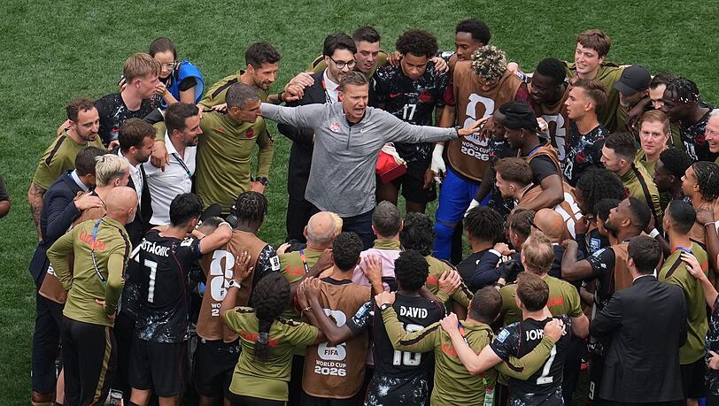 Alle zusammen: Kanada steht erstmals in seiner Geschichte im WM-Achtelfinale.