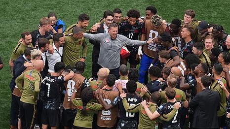 Alle zusammen: Kanada steht erstmals in seiner Geschichte im WM-Achtelfinale.