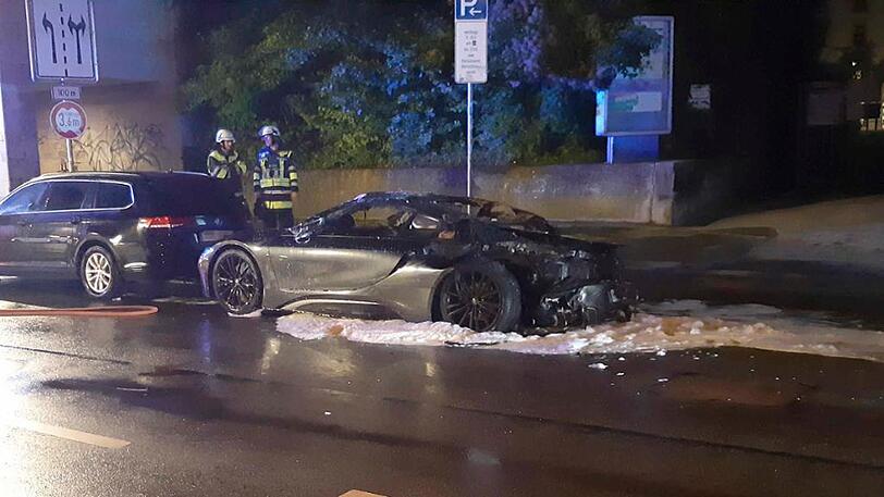 Um Akkus von E-Autos zu löschen, hilft nur kühlen.