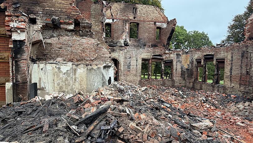 Vom ehemaligen Jagdschloss Thiergarten stehen nur noch Au&szlig;enmauern. Wie realistisch ist ein Wiederaufbau?
