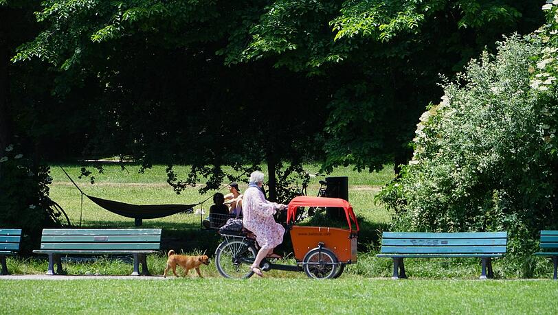 Angeleint oder nicht - das ist aus ein paar Metern Entfernung im Englischen Garten auch heutzutage oft gar nicht so leicht zu erkennen, Sollte einst aber &uuml;ber Schuss oder nicht Schuss entscheiden.
