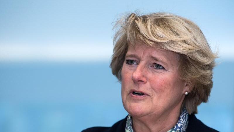 Nach nur zwei Jahren an der Spitze der Berliner CDU gibt Monika Grütters ihren Posten wieder auf und macht damit den Weg für ihren Herausforderer Kai Wegner frei. Nach nur zwei Jahren an der Spitze der Berliner CDU gibt Monika Grütters ihren Posten wieder auf und macht damit den Weg für ihren Herausforderer Kai Wegner frei.