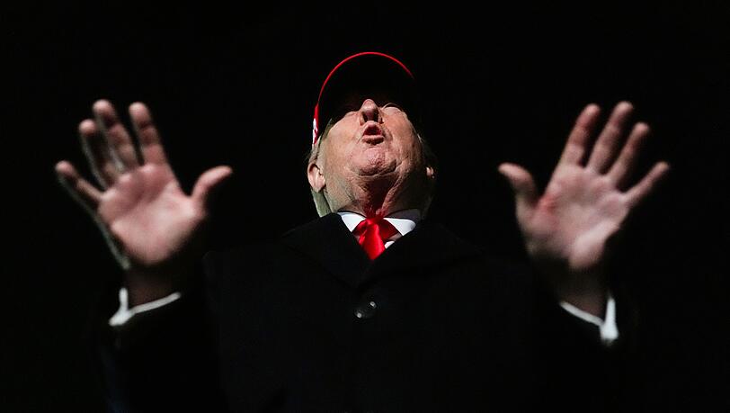 US-Präsident Donald Trump legt sich mit der katholischen Kirche an. US-Präsident Donald Trump legt sich mit der katholischen Kirche an.