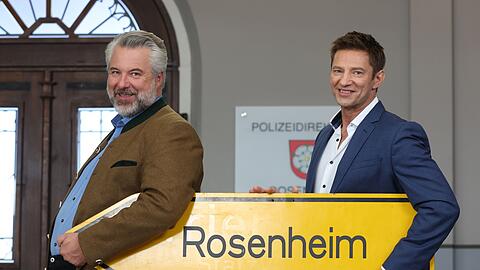 Dieter Fischer (l) und Igor Jeftić spielen zwei der Kommissare. (Archivbild)