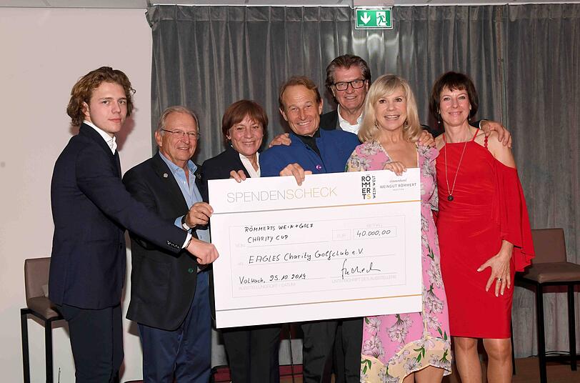 Joel Beckenbauer, Rainer Bach, Rosi Mittermaier, Peter Heidecker mit Frau Roswitha sowie Marianne und Michael Hartl