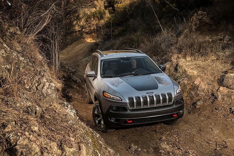 Neues Gesicht: Das Frontdesign des Cherokee hat Jeep radikal verändert.