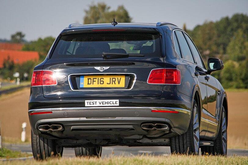 Mit dem "Dauerläufer" auf Tour: Das Vorserienmodell des Bentayga Diesel altert durch ein spezielles Streckenprofil im Zeitraffer.