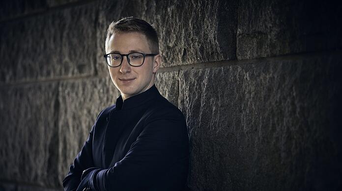 Seit der Saison 2021/2022 ist der Österreicher Patrick Hahn (Jahrgang 1995) Erster Gastdirigent beim Münchner Rundfunkorchester - eine Position, die es nun erstmals in der Geschichte des Orchesters gibt.