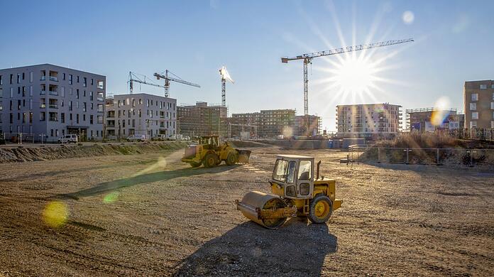In Freiham rollen viele Bagger – viele davon im Auftrag von Genossenschaften, die hier günstigen Wohnraum errichten wollen. Doch der kommt sie immer teurer zu stehen.