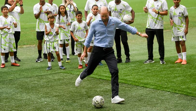 Prinz William trifft im Maracana-Stadion vom Punkt.