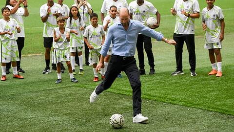 Prinz William trifft im Maracana-Stadion vom Punkt.