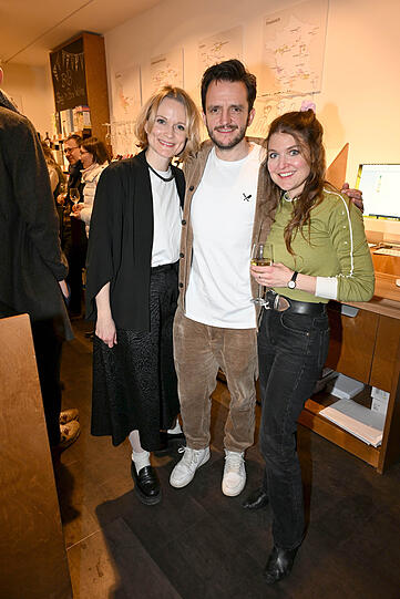 Sina Wilke, Tommy Schwimmer und Lara Mandoki bei der Eröffnungsfeier von "Jacques' Weindepot". Sina Wilke, Tommy Schwimmer und Lara Mandoki bei der Eröffnungsfeier von "Jacques' Weindepot".