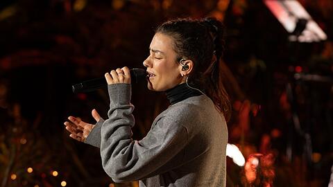 Frida-Gold-S&auml;ngerin Alina S&uuml;ggeler ist Teil der 13. Staffel von "Sing meinen Song - Das Tauschkonzert" (VOX), die im Februar in S&uuml;dafrika aufgezeichnet worden ist.