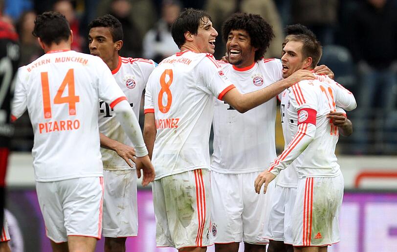 Fiesta Bavaria: Pizarro mit Luiz Gustavo, Martínez, Dante und Kapitän Lahm (v.l.).