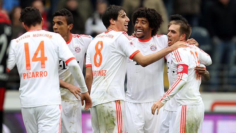 Fiesta Bavaria: Pizarro mit Luiz Gustavo, Martínez, Dante und Kapitän Lahm (v.l.). Fiesta Bavaria: Pizarro mit Luiz Gustavo, Martínez, Dante und Kapitän Lahm (v.l.).