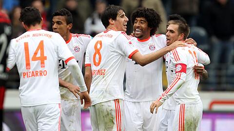 Fiesta Bavaria: Pizarro mit Luiz Gustavo, Martínez, Dante und Kapitän Lahm (v.l.).