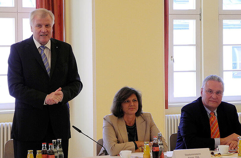 Ministerpräsident Seehofer, Wirtschaftsministerin Ilse Aigner und Innenminister Joachim Herrmann beim Wirtschaftsgipfel Nordbayern in Hof.