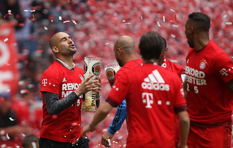 Konfetti, Bierduschen und Meisterschale: Die besten Bilder von der Bayern-Party aus der Allianz Arena!