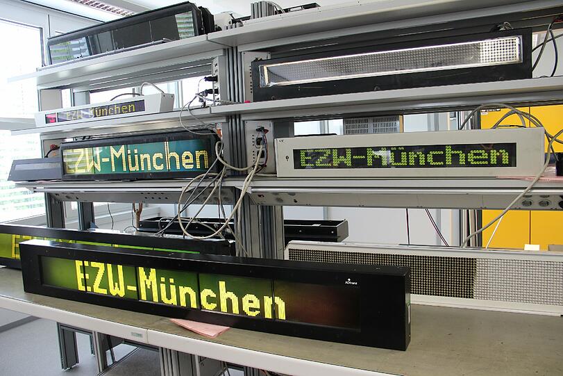 Werkstatt Fahrgastinfosysteme: Hier werden unter anderem die Anzeigen, die man aus Zug und S-Bahn kennt, repariert.
