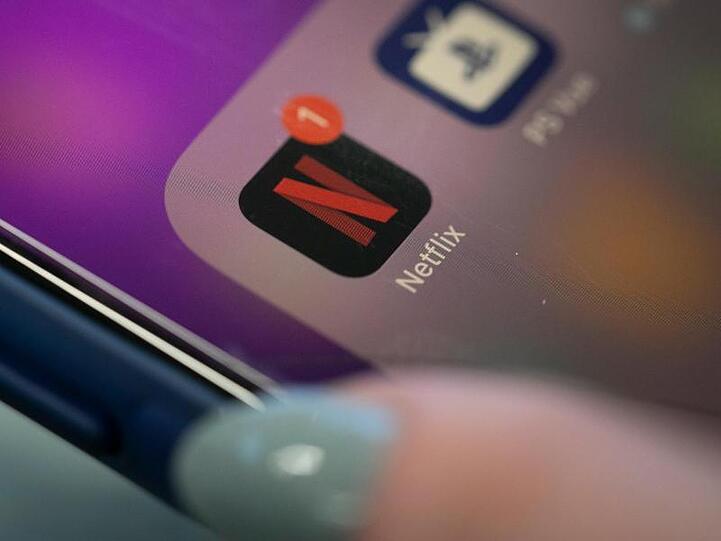 Der Streaming-Riese Netflix hat im dritten Quartal dank Hitserien wie "Stranger Things" wieder kräftig neue Kunden hinzugewonnen.