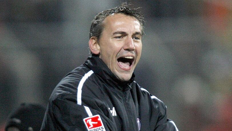 Einst selbst als Spieler und Trainer ein "Ösi"-Löwe: Peter Pacult. Einst selbst als Spieler und Trainer ein "Ösi"-Löwe: Peter Pacult.